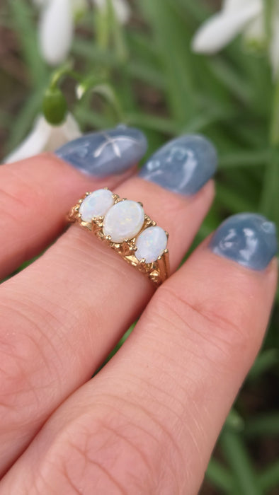 2983: Vintage Classic 9ct Gold White Opals Trilogy Rimg
