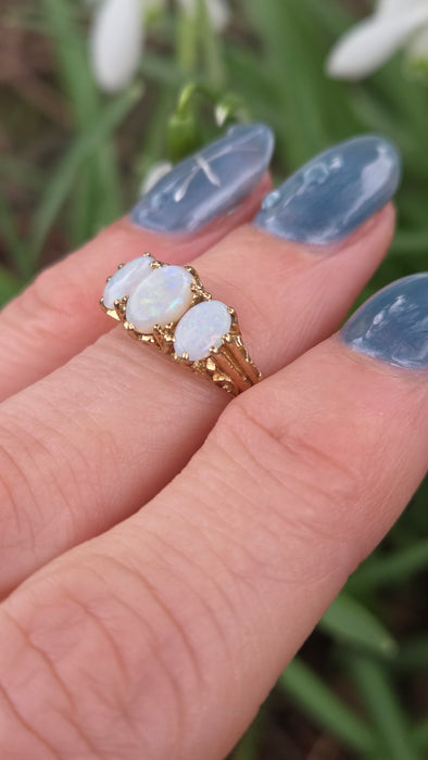 2983: Vintage Classic 9ct Gold White Opals Trilogy Rimg