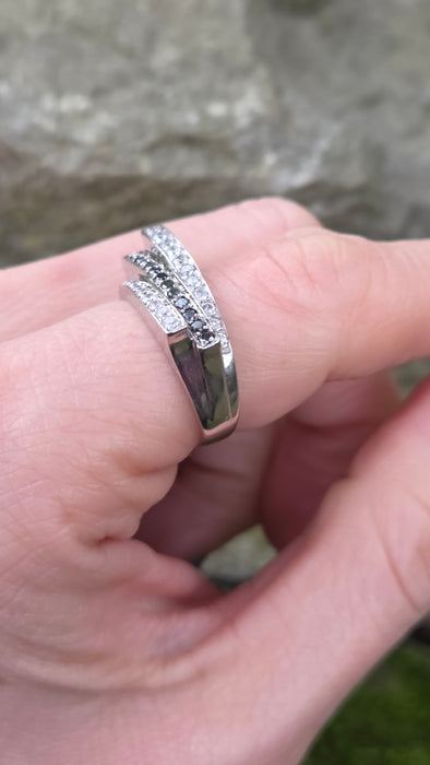2657:  Vintage 14ct White Gold Natural Black  White Diamonds Layered Ring