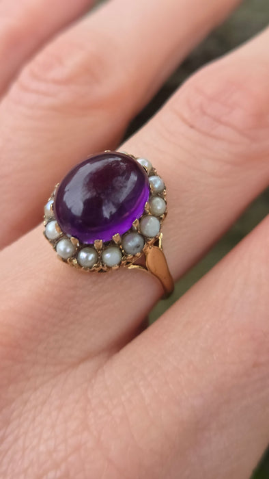 2585: Vintage 9ct Gold Lilac Cabochon Amethyst Seed Pearls Cocktail Ring