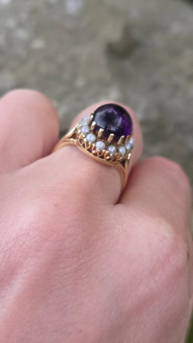 2585: Vintage 9ct Gold Lilac Cabochon Amethyst Seed Pearls Cocktail Ring