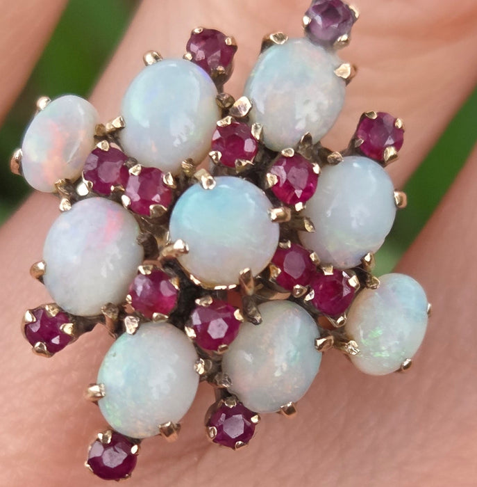 6466: Vintage:18ct Gold 9 Opals 14 Garnets Geometric Cocktail Ring