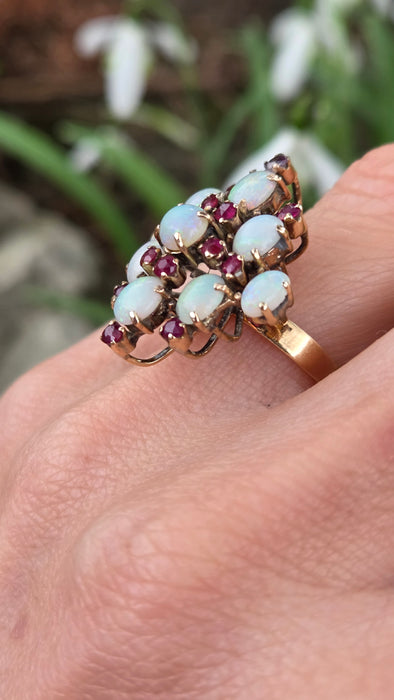 6466: Vintage:18ct Gold 9 Opals 14 Garnets Geometric Cocktail Ring