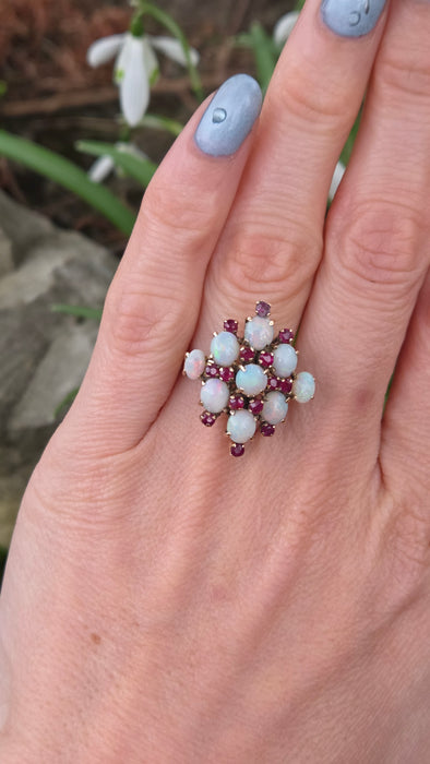 6466: Vintage:18ct Gold 9 Opals 14 Garnets Geometric Cocktail Ring