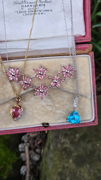 2835 Vintage 18ct White Gold Padparadscha Sapphire Floral Necklace