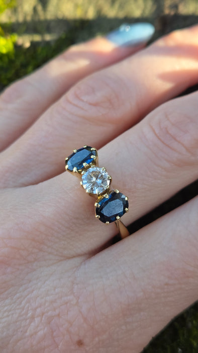6447 18ct Gold Modern Brilliant Cut Diamond (0.75ct)  Cornflower Blue Sapphires 3-Stone Ring-Exceptional
