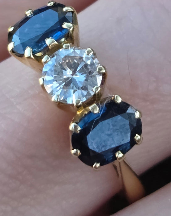 6447 18ct Gold Modern Brilliant Cut Diamond (0.75ct)  Cornflower Blue Sapphires 3-Stone Ring-Exceptional
