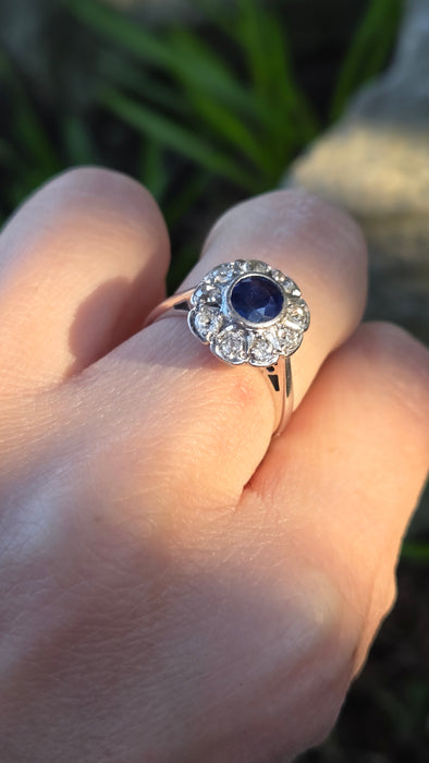 6440 Vintage: 18ct White Gold Ceylon Blue Sapphire Diamonds Cluster Ring