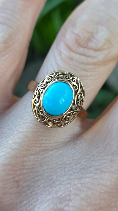 6478  Vintage: 18ct Gold Cabochon Turquoise Dress Ring
