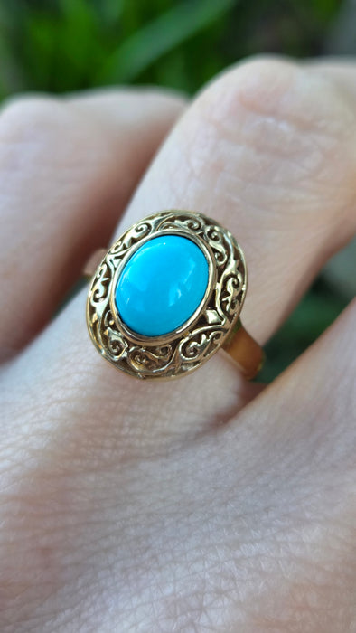 6478  Vintage: 18ct Gold Cabochon Turquoise Dress Ring
