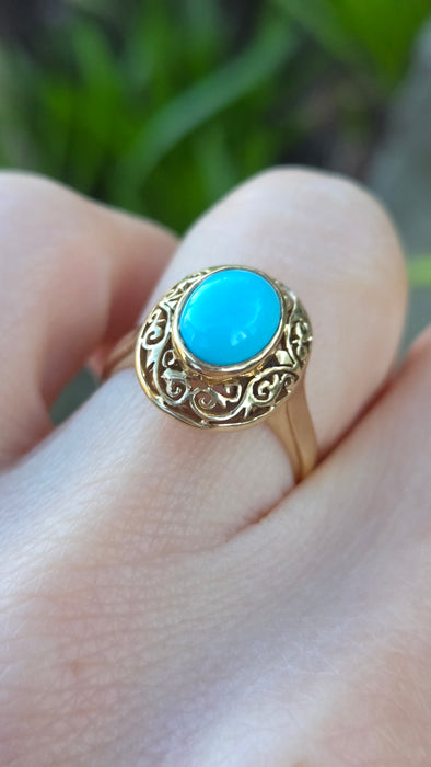 6478  Vintage: 18ct Gold Cabochon Turquoise Dress Ring