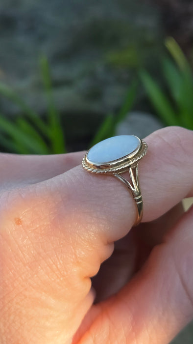 2843: Vintage 9ct Gold Oval Cabochon Opal Solitaires Ring
