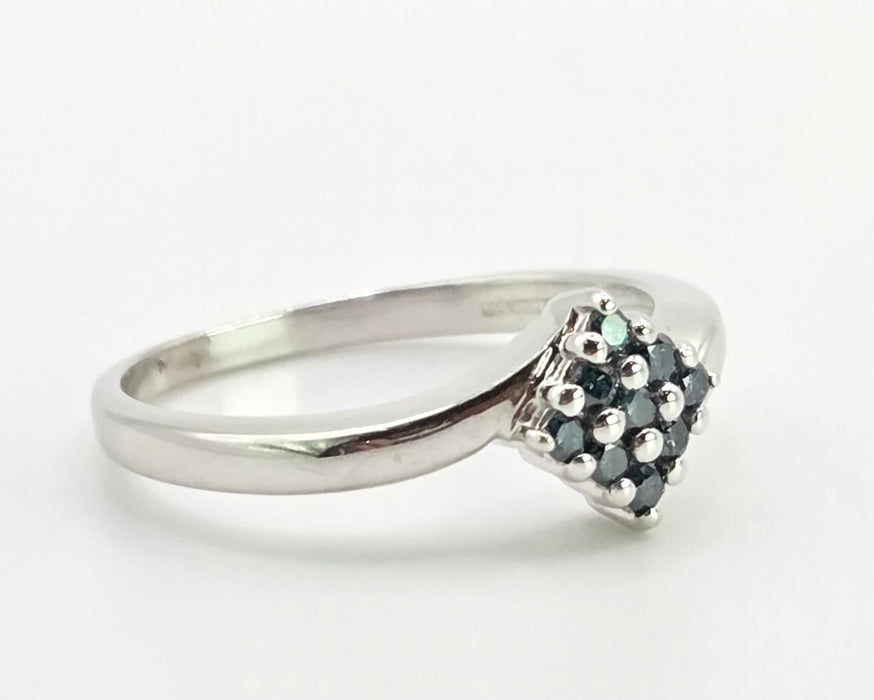 2865: Vintage 9ct White Gold Blue Diamonds Geometric Set Ring