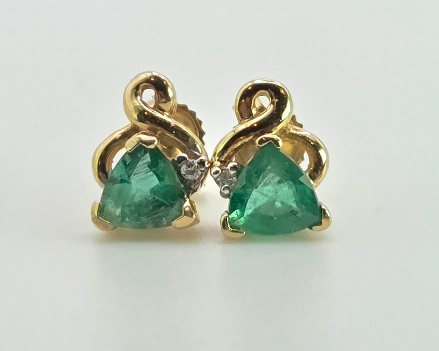 2866: Vintage: 9ct Gold Trillion Cut Emerald & Diamond Stud Earrings