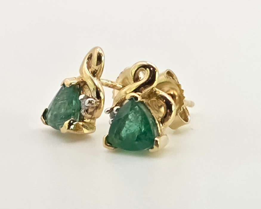 2866: Vintage: 9ct Gold Trillion Cut Emerald & Diamond Stud Earrings