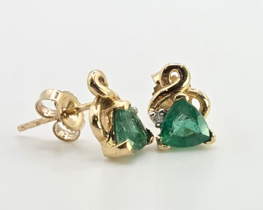 2866: Vintage: 9ct Gold Trillion Cut Emerald & Diamond Stud Earrings