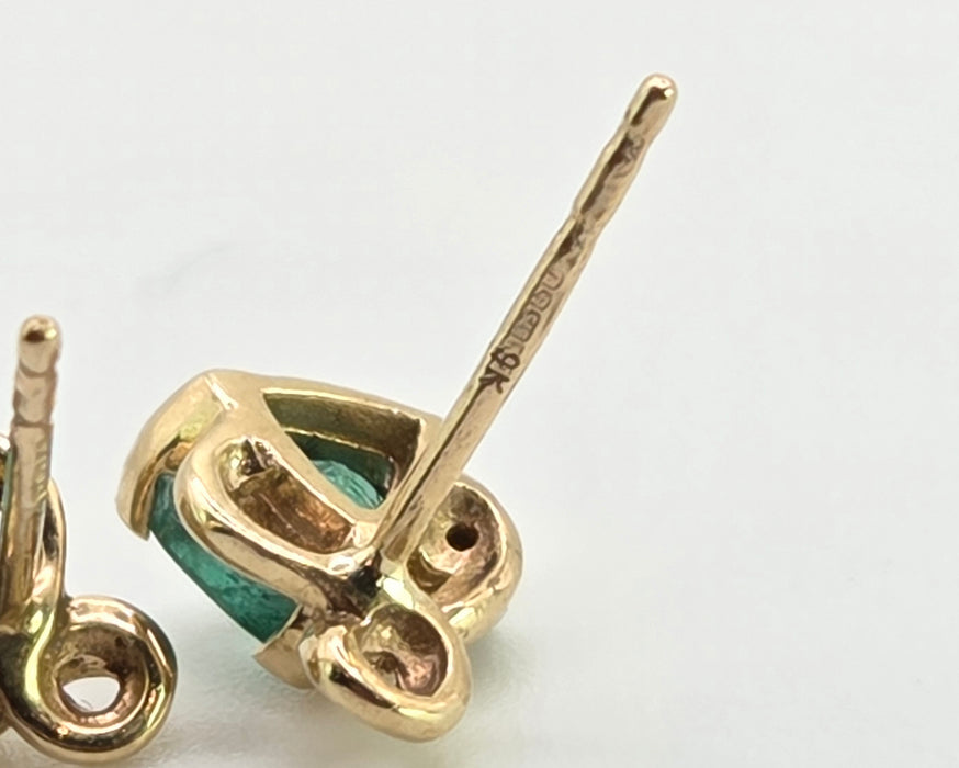 2866: Vintage: 9ct Gold Trillion Cut Emerald & Diamond Stud Earrings