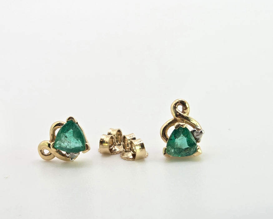 2866: Vintage: 9ct Gold Trillion Cut Emerald & Diamond Stud Earrings