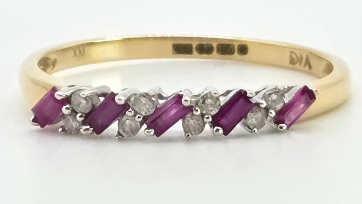2869: Vintage 18ct Gold Rubies Natural Sparkling Diamonds Dress/Stacker Ring