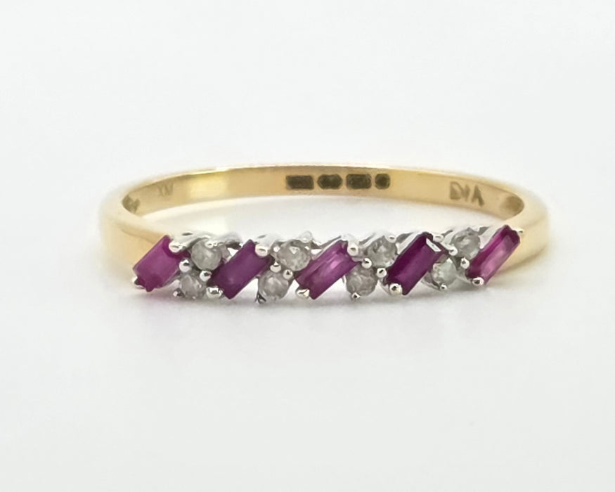 2869: Vintage 18ct Gold Rubies Natural Sparkling Diamonds Dress/Stacker Ring