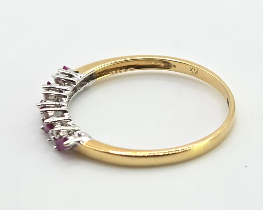 2869: Vintage 18ct Gold Rubies Natural Sparkling Diamonds Dress/Stacker Ring