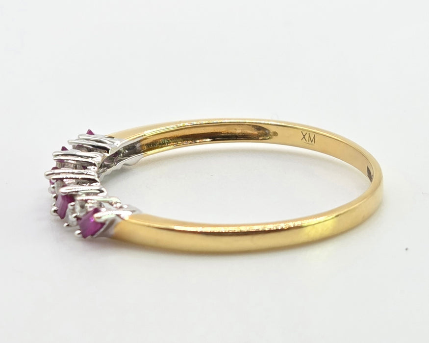 2869: Vintage 18ct Gold Rubies Natural Sparkling Diamonds Dress/Stacker Ring