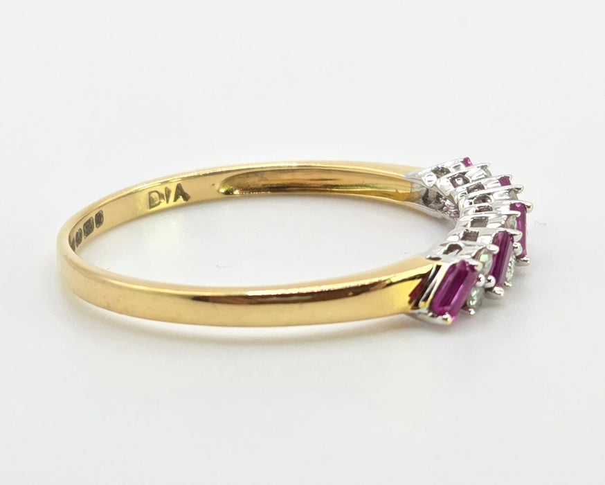 2869: Vintage 18ct Gold Rubies Natural Sparkling Diamonds Dress/Stacker Ring
