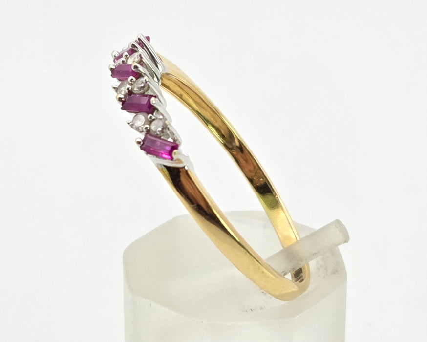 2869: Vintage 18ct Gold Rubies Natural Sparkling Diamonds Dress/Stacker Ring