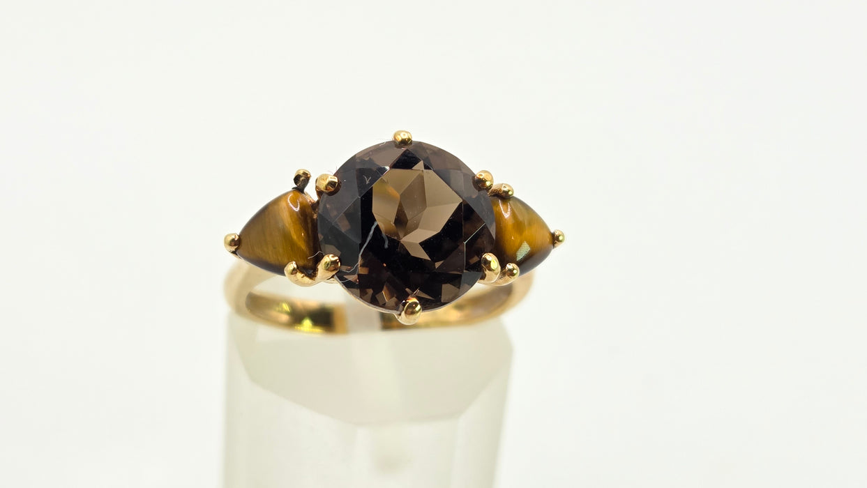 2872: Vintage 9ct Gold Smokey Quartz Tigers Eye Trilogy Ring