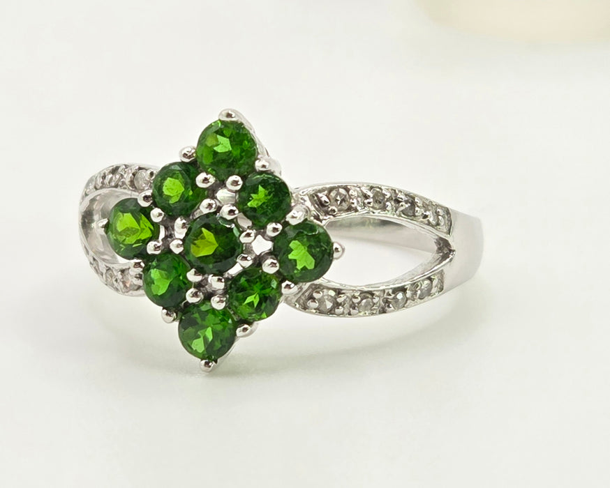2879: Vintage 9ct White Gold Demantoid Garnets 12 Natural Sparkling Diamonds Ring