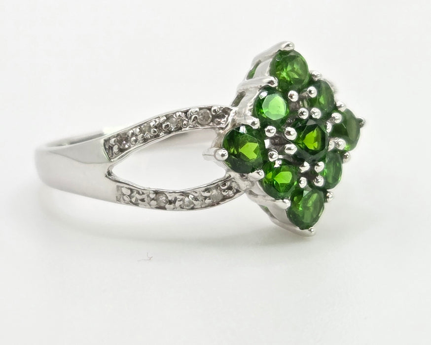 2879: Vintage 9ct White Gold Demantoid Garnets 12 Natural Sparkling Diamonds Ring