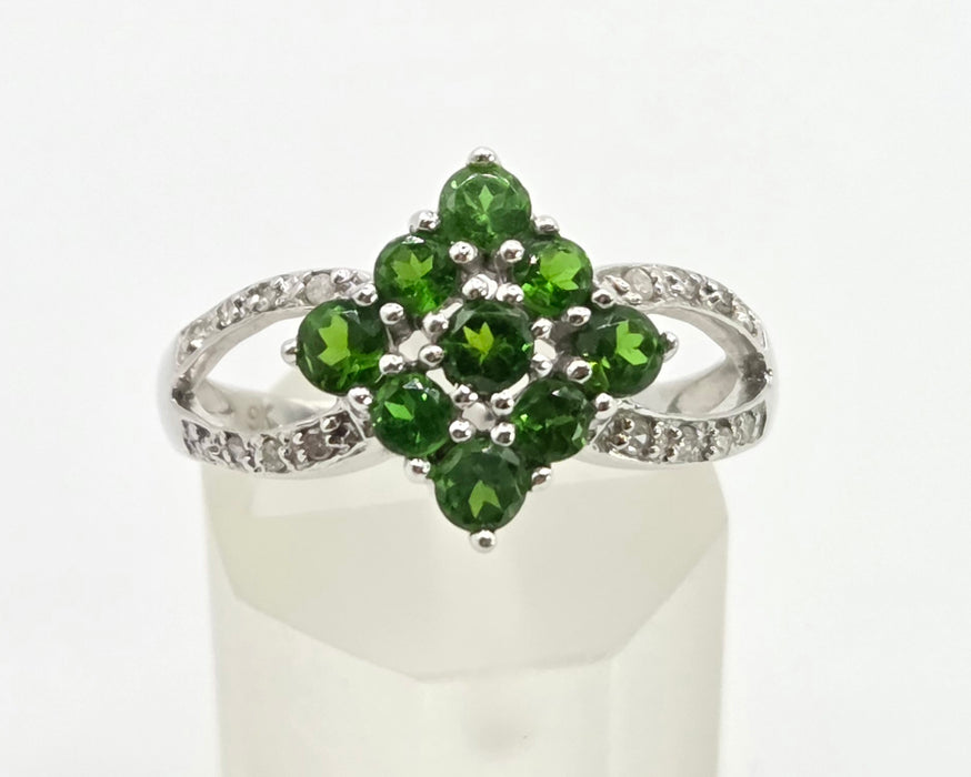 2879: Vintage 9ct White Gold Demantoid Garnets 12 Natural Sparkling Diamonds Ring