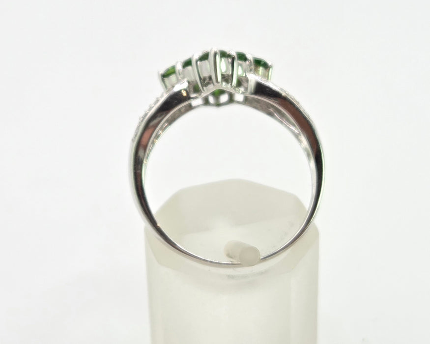 2879: Vintage 9ct White Gold Demantoid Garnets 12 Natural Sparkling Diamonds Ring