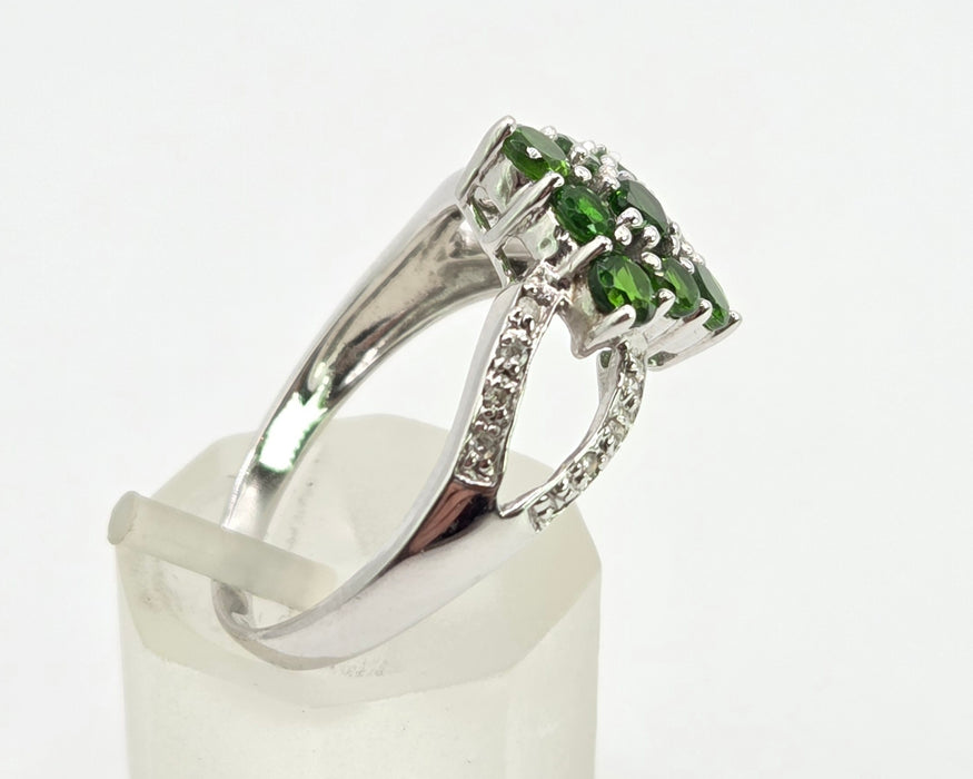 2879: Vintage 9ct White Gold Demantoid Garnets 12 Natural Sparkling Diamonds Ring