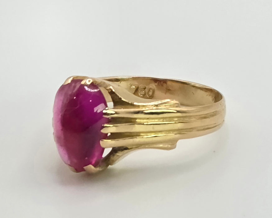2972: Vintage 18ct Gold Cabochon Cut Ruby Solitaire Ring