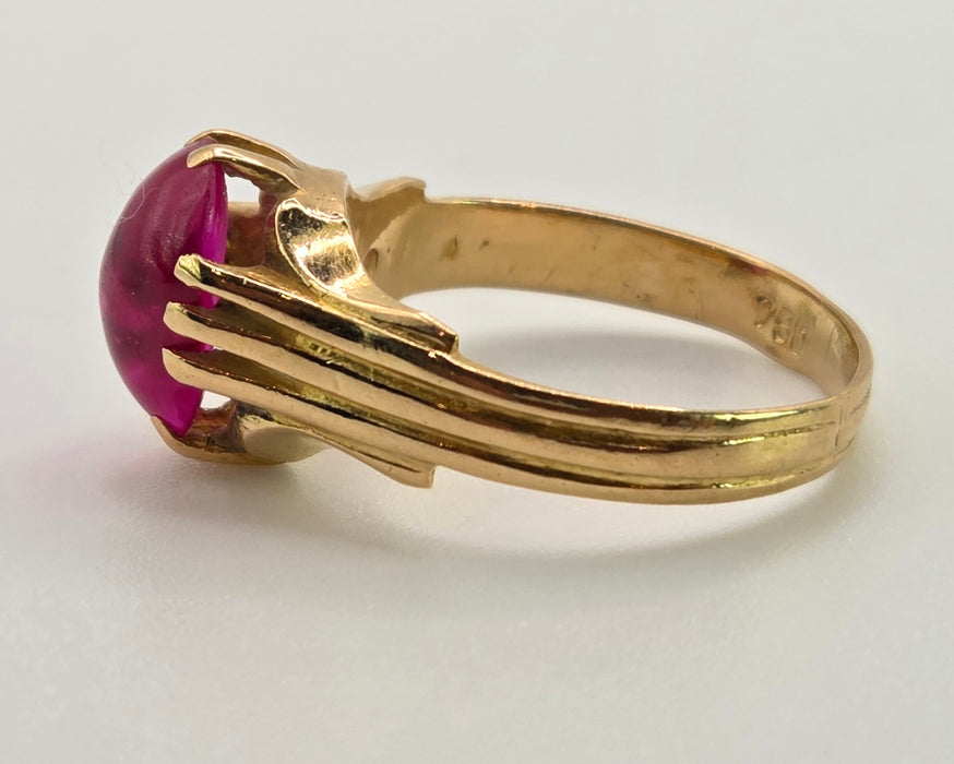 2972: Vintage 18ct Gold Cabochon Cut Ruby Solitaire Ring