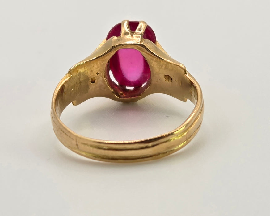 2972: Vintage 18ct Gold Cabochon Cut Ruby Solitaire Ring