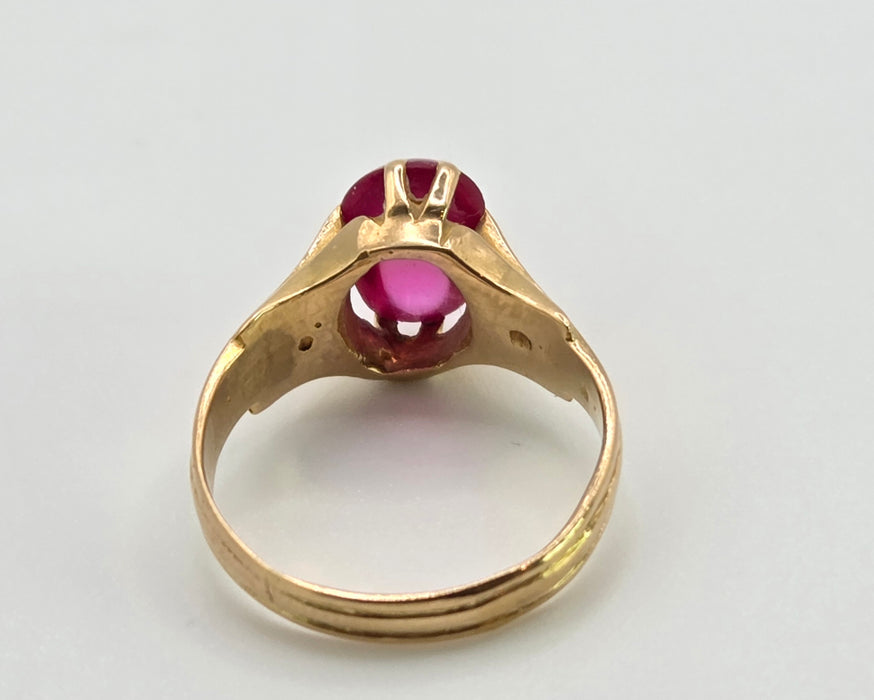 2972: Vintage 18ct Gold Cabochon Cut Ruby Solitaire Ring
