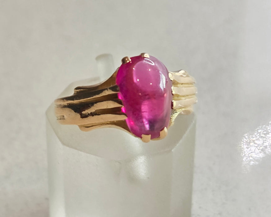 2972: Vintage 18ct Gold Cabochon Cut Ruby Solitaire Ring