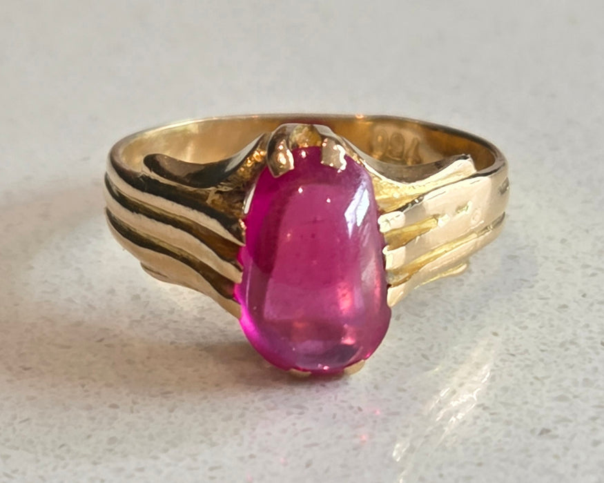 2972: Vintage 18ct Gold Cabochon Cut Ruby Solitaire Ring