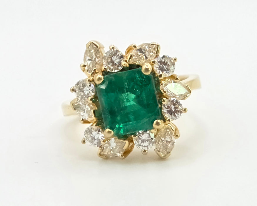 3014 Vintage 18ct Gold Emerald (2.42ct) Diamonds (1.5ct) Cluster Ring