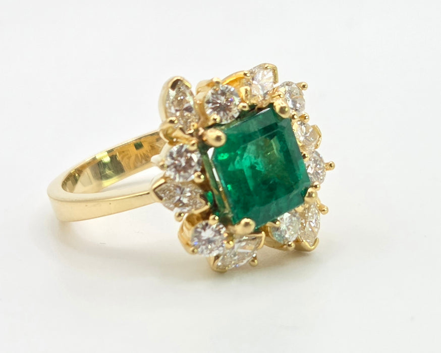 3014 Vintage 18ct Gold Emerald (2.42ct) Diamonds (1.5ct) Cluster Ring