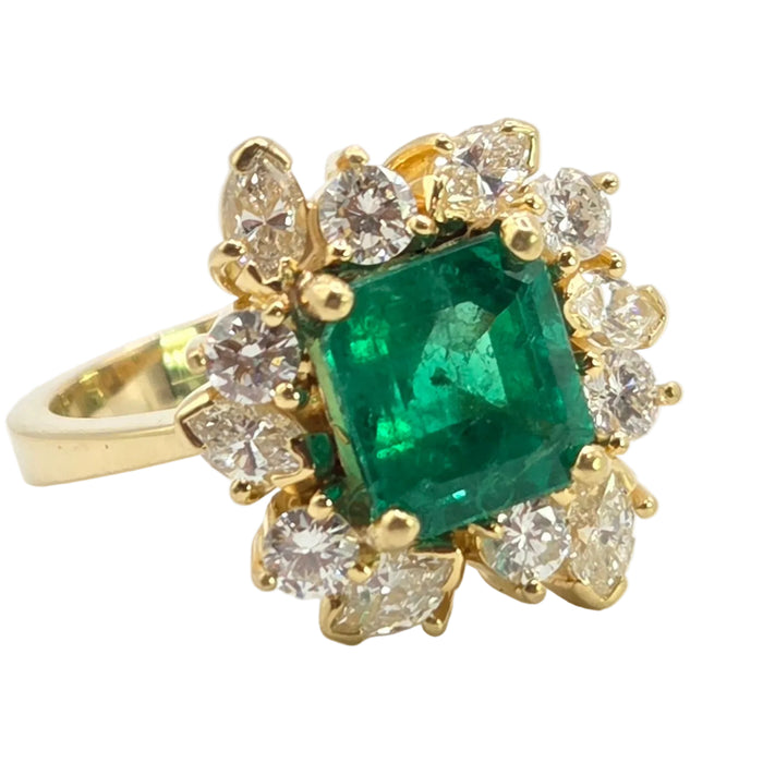 3014 Vintage 18ct Gold Emerald (2.42ct) Diamonds (1.5ct) Cluster Ring