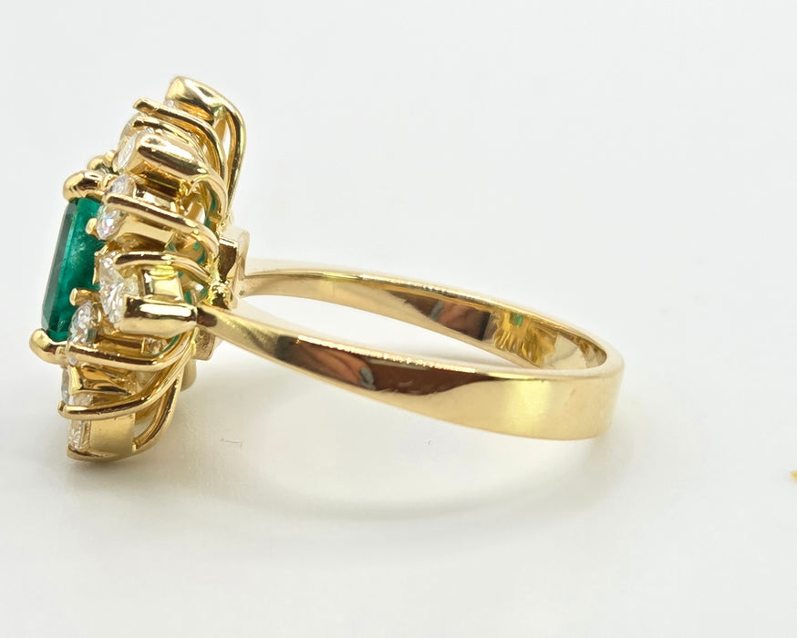 3014 Vintage 18ct Gold Emerald (2.42ct) Diamonds (1.5ct) Cluster Ring
