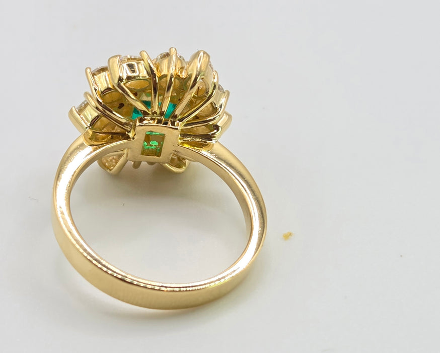 3014 Vintage 18ct Gold Emerald (2.42ct) Diamonds (1.5ct) Cluster Ring