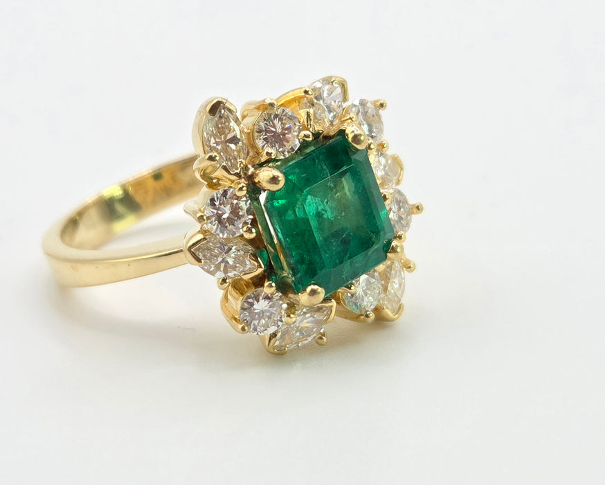 3014 Vintage 18ct Gold Emerald (2.42ct) Diamonds (1.5ct) Cluster Ring