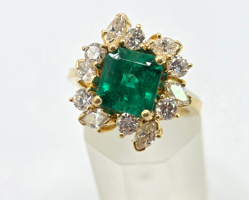 3014 Vintage 18ct Gold Emerald (2.42ct) Diamonds (1.5ct) Cluster Ring