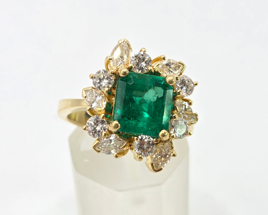 3014 Vintage 18ct Gold Emerald (2.42ct) Diamonds (1.5ct) Cluster Ring