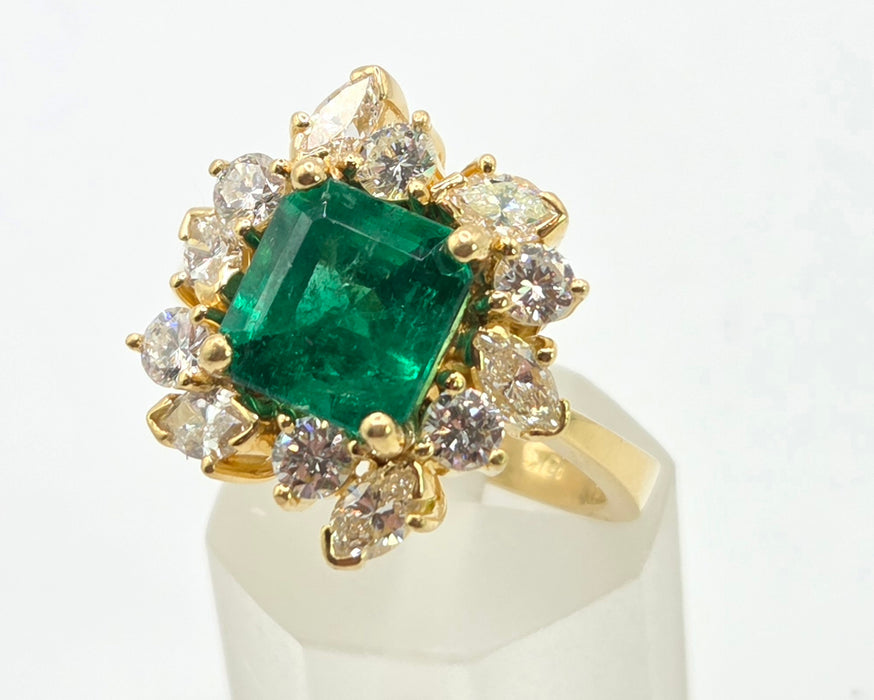 3014 Vintage 18ct Gold Emerald (2.42ct) Diamonds (1.5ct) Cluster Ring