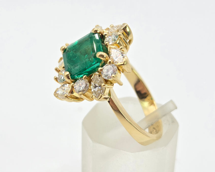 3014 Vintage 18ct Gold Emerald (2.42ct) Diamonds (1.5ct) Cluster Ring
